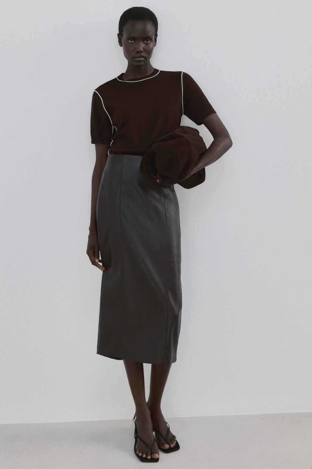Donkerblauwe dames Mango top van viscose met effen, korte mouwen, ronde hals en contrast stiksels