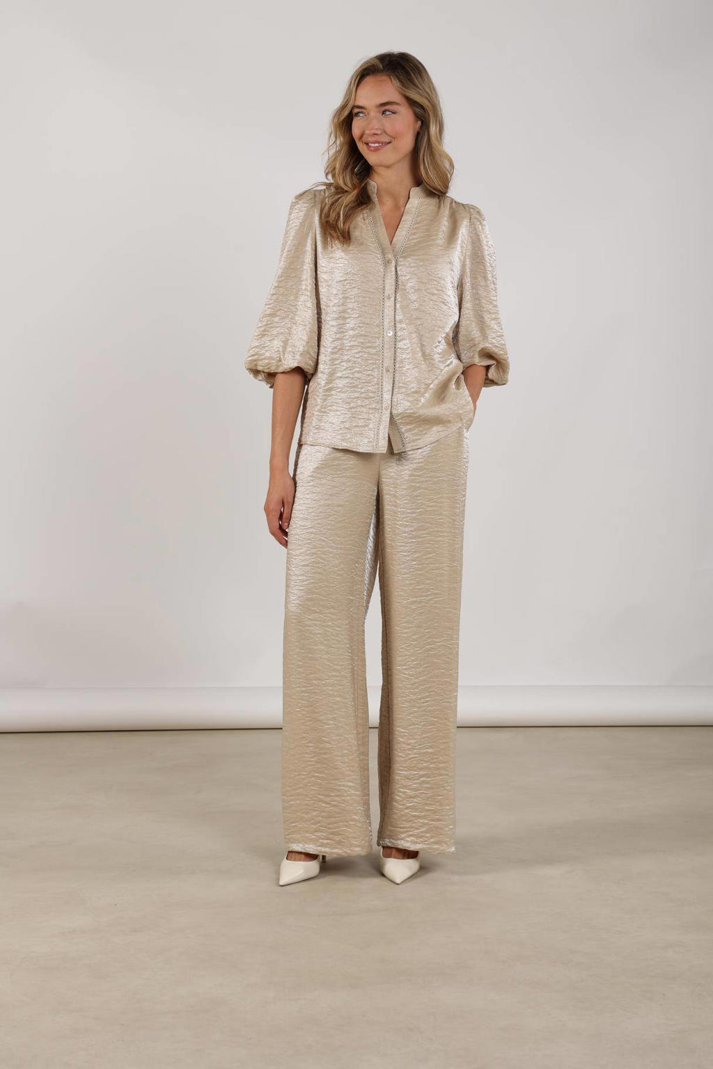 nukus-satijnen-straight-high-waist-broek-zand-wehkamp
