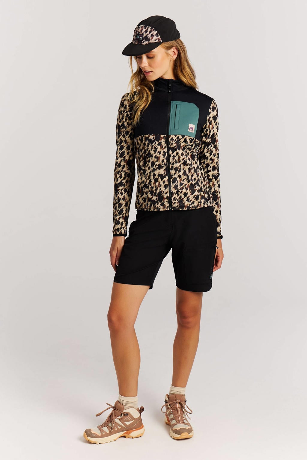 Beige dames Protest vest PRTVester met dierenprint, lange mouwen, opstaande kraag en ritssluiting