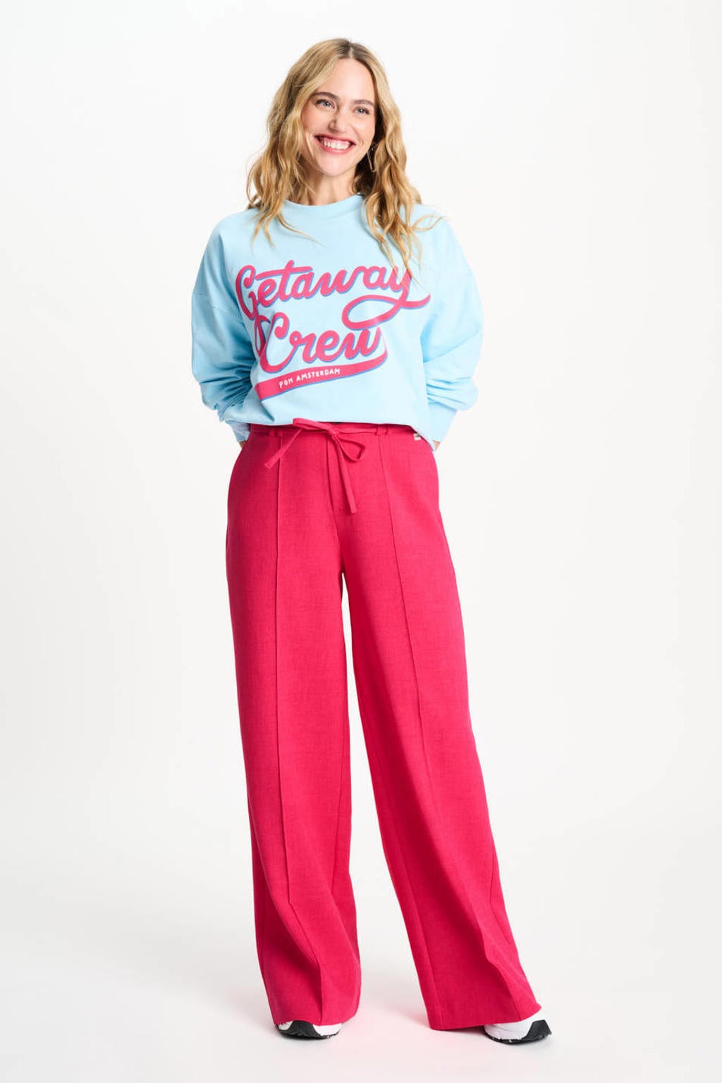 Lichtblauw en roze dames POM Amsterdam sweater met tekst print, lange mouwen en ronde hals
