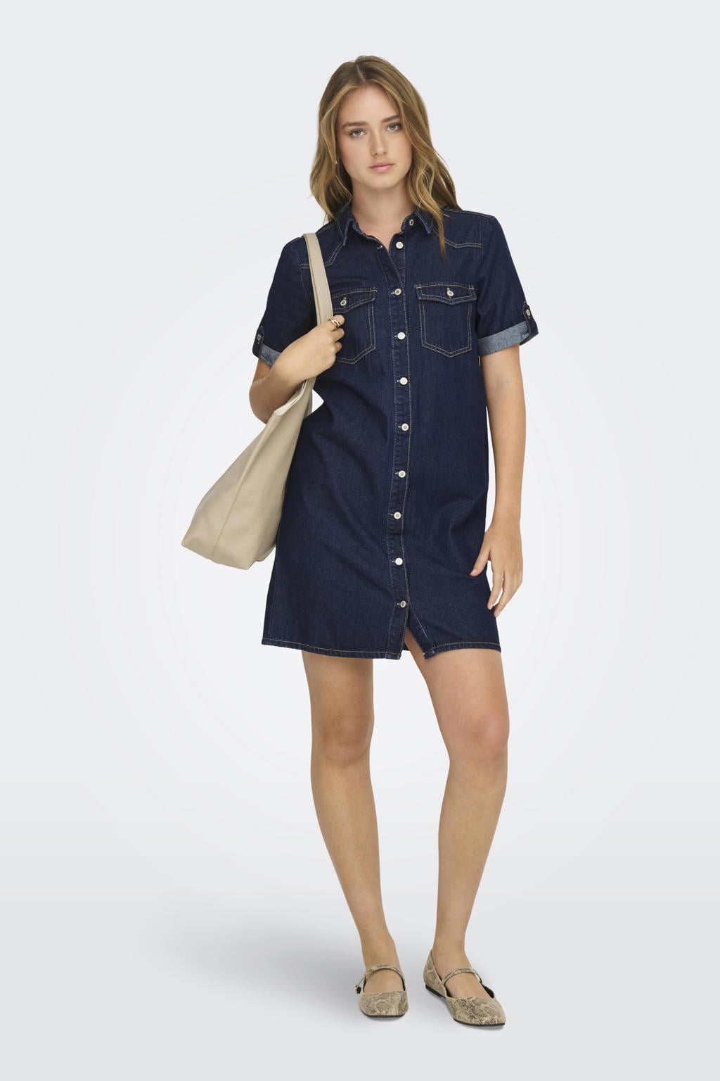 Dark blue denim dames ONLY spijkerjurk gebreid van denim met effen, korte mouwen en klassieke kraag