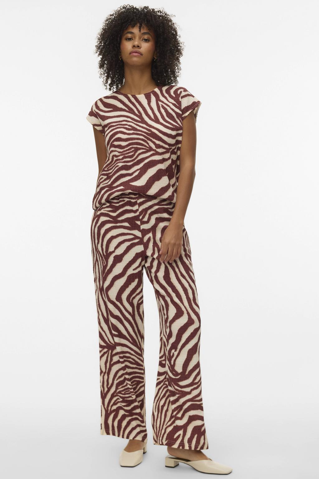 Roodbruin, rood en witte dames VERO MODA top bruin van polyester met korte mouwen en ronde hals