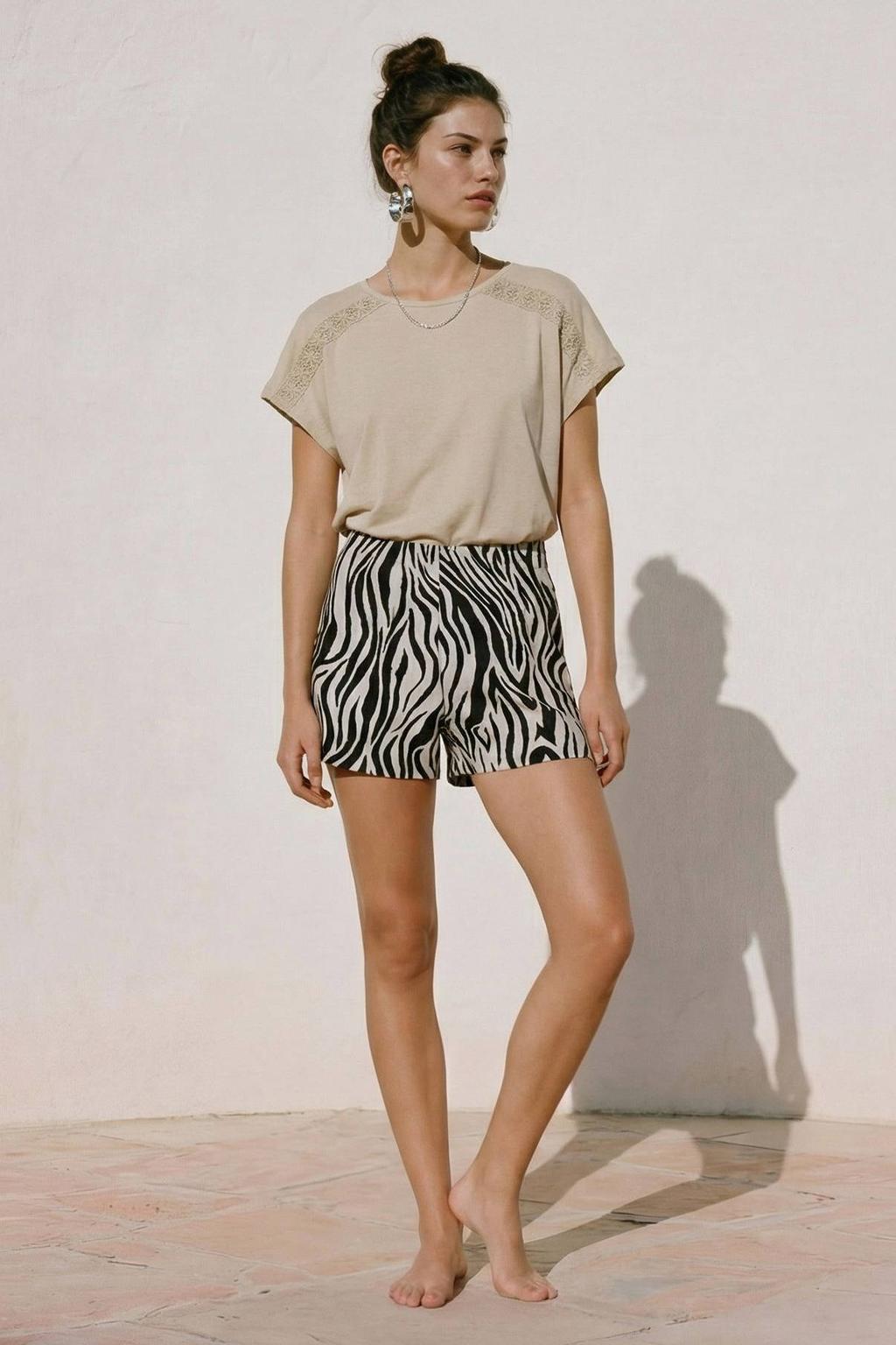 Ecru dames VERO MODA top van viscose met effen, korte mouwen, ronde hals en borduursels
