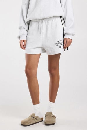 short grijs