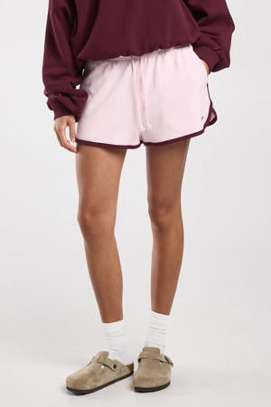 short lichtroze