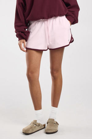 short lichtroze