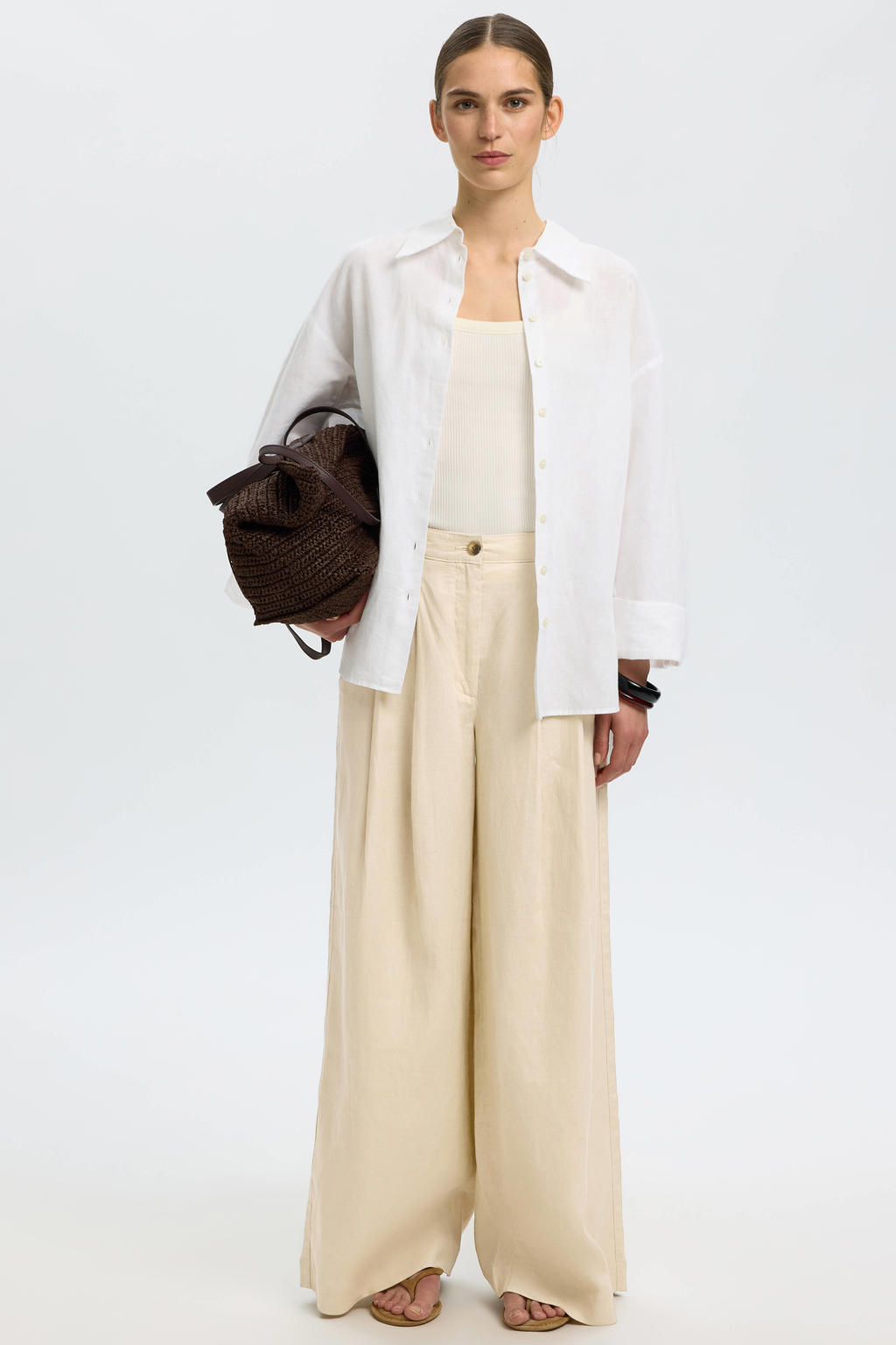 Beige dames Selected wide leg regular waist casual broek van linnen met rits- en knoopsluiting en effen