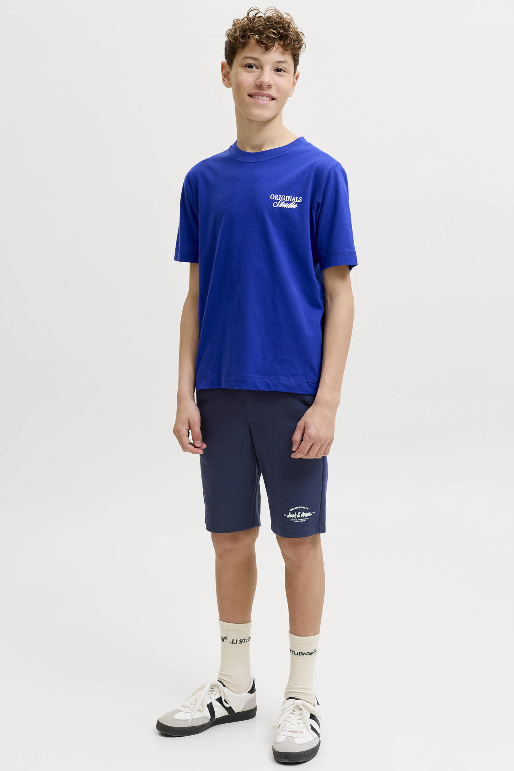 Donkerblauwe jongens JACK & JONES JUNIOR regular waist sweatshort met elastische tailleband met koord en logo dessin