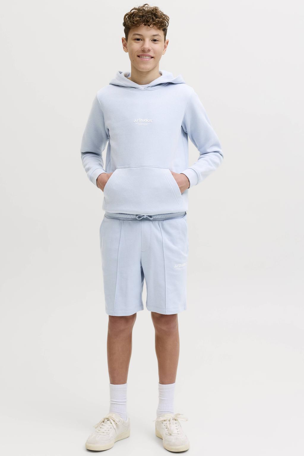 Lichtblauwe jongens JACK & JONES JUNIOR sweatshort met elastische tailleband met koord en logo dessin