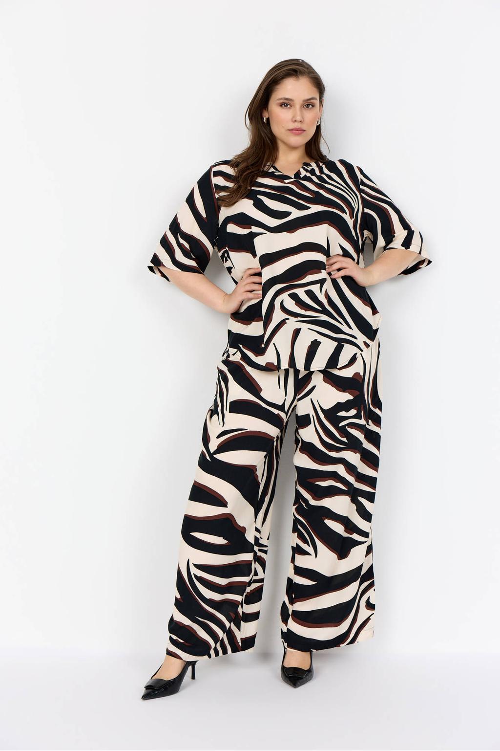 Ecru en zwarte dames Wasabiconcept top van viscose met zebraprint, korte mouwen en klassieke kraag