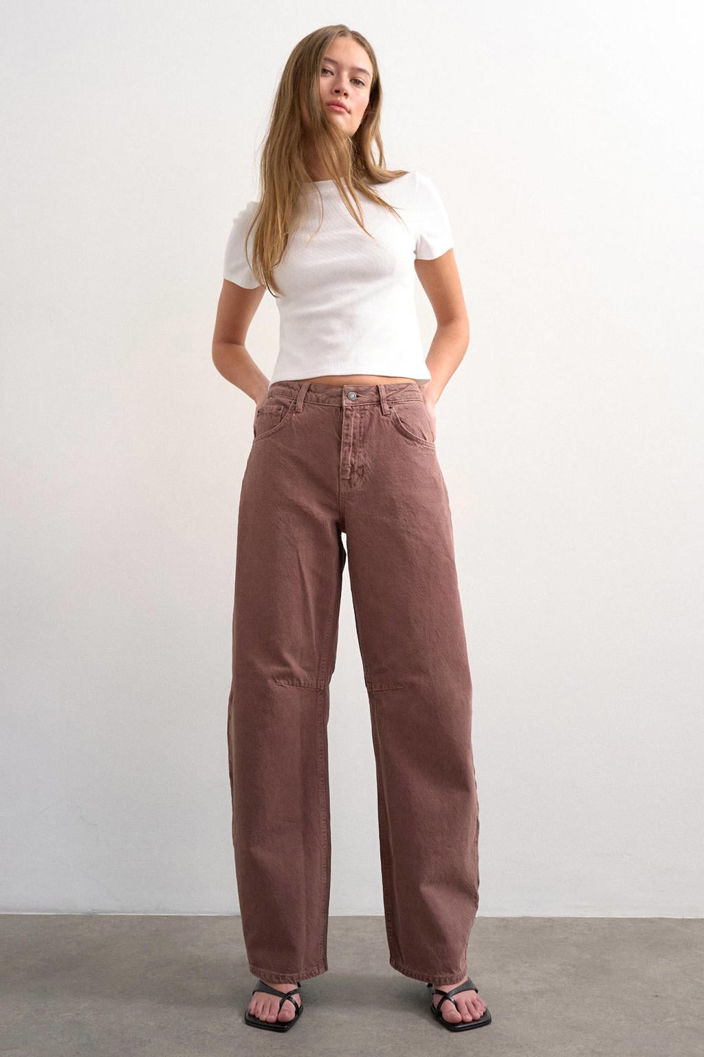 Roodbruine dames TOPSHOP high waist barrel jeans bruin van denim met rits- en knoopsluiting en effen