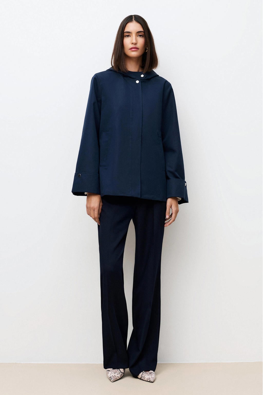 Marineblauw dames Caroll tussenjas blauw van katoen met effen, lange mouwen, capuchon en ritssluiting