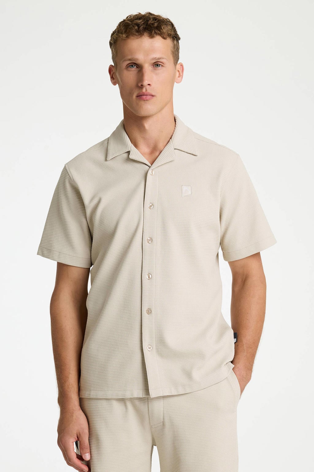 Beige heren CHASIN' regular casual overhemd van polyester met effen, korte mouwen, reverskraag, knoopsluiting en textuur