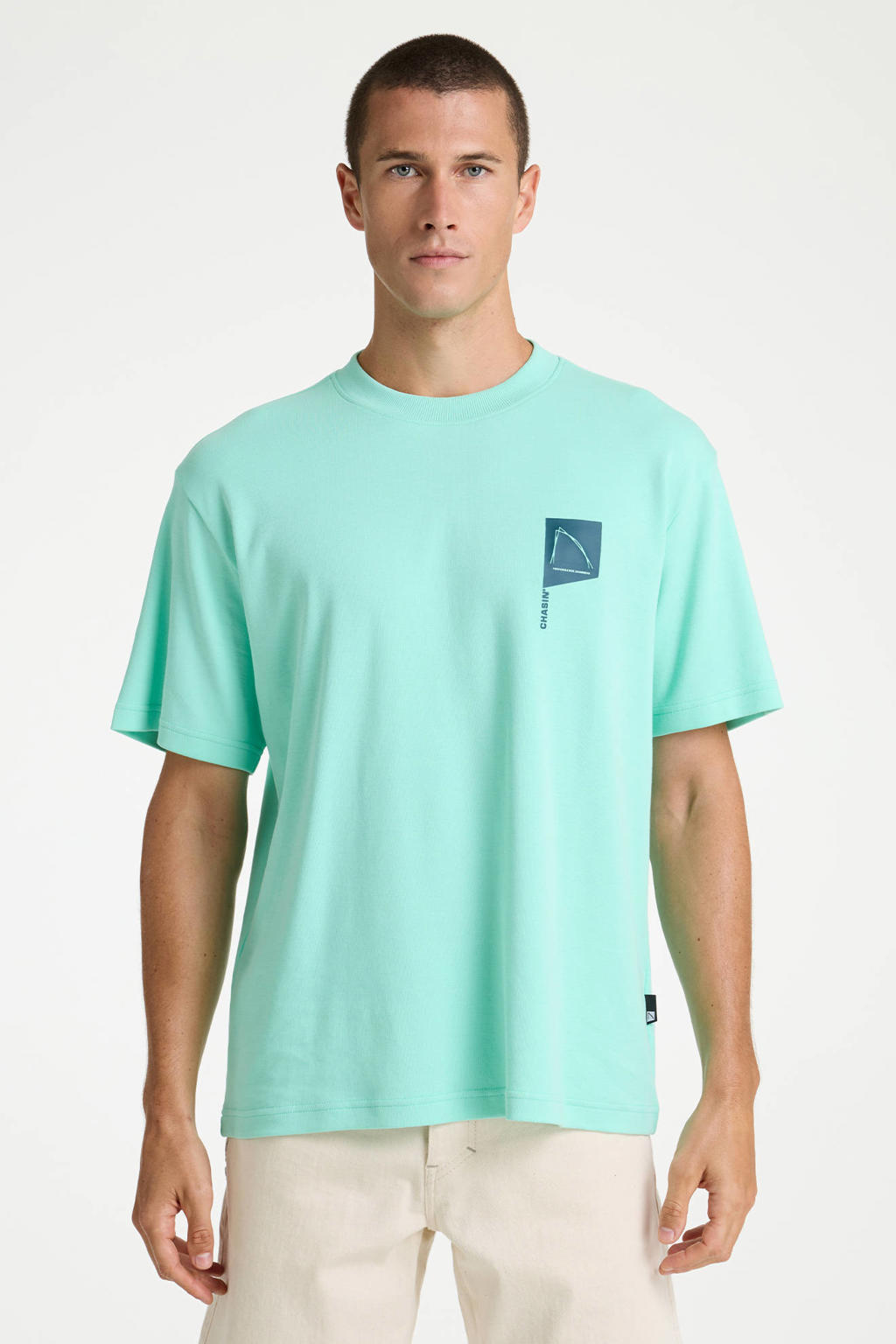 Cyaan heren CHASIN' relaxed T-shirt cyaan van katoen met backprint, korte mouwen en ronde hals