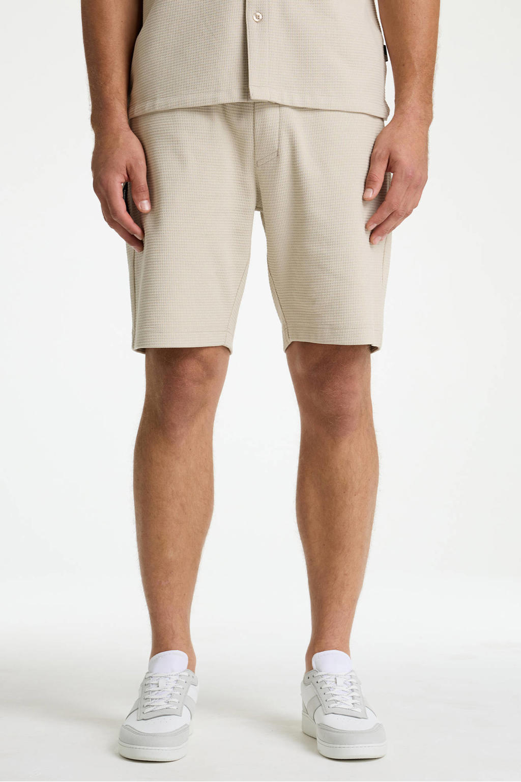 CHASIN' Stone.S Structure regular casual short beige met textuur