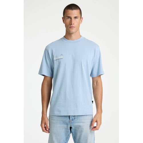 CHASIN' oversized T-shirt met backprint lichtblauw afbeelding