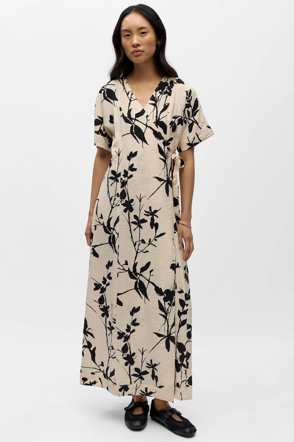 Ecru en zwarte dames OBJECT gebloemde maxi jurk van viscose met korte mouwen en V-hals