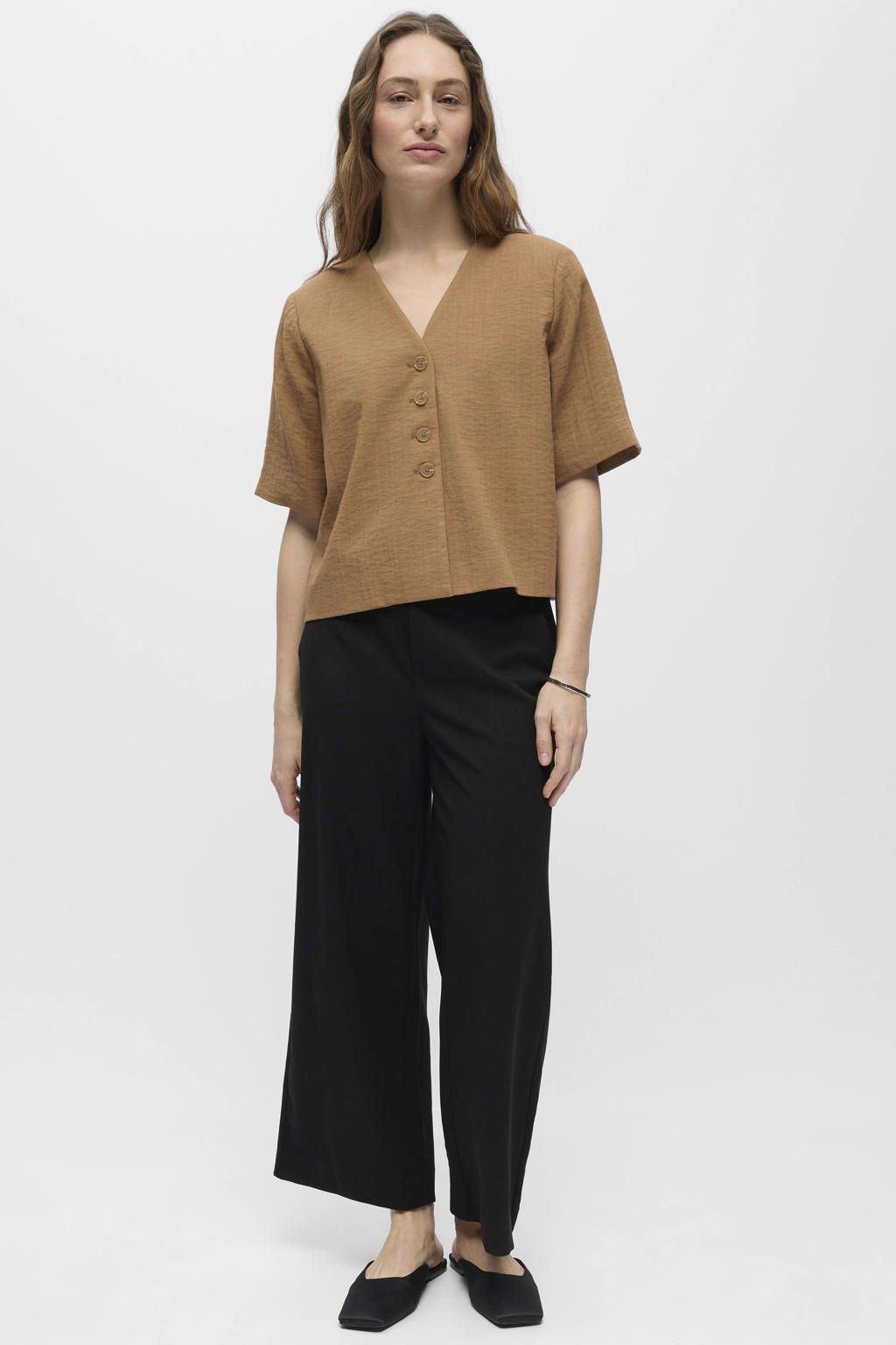 Camelkleurige dames OBJECT top van viscose met effen, lange mouwen en V-hals