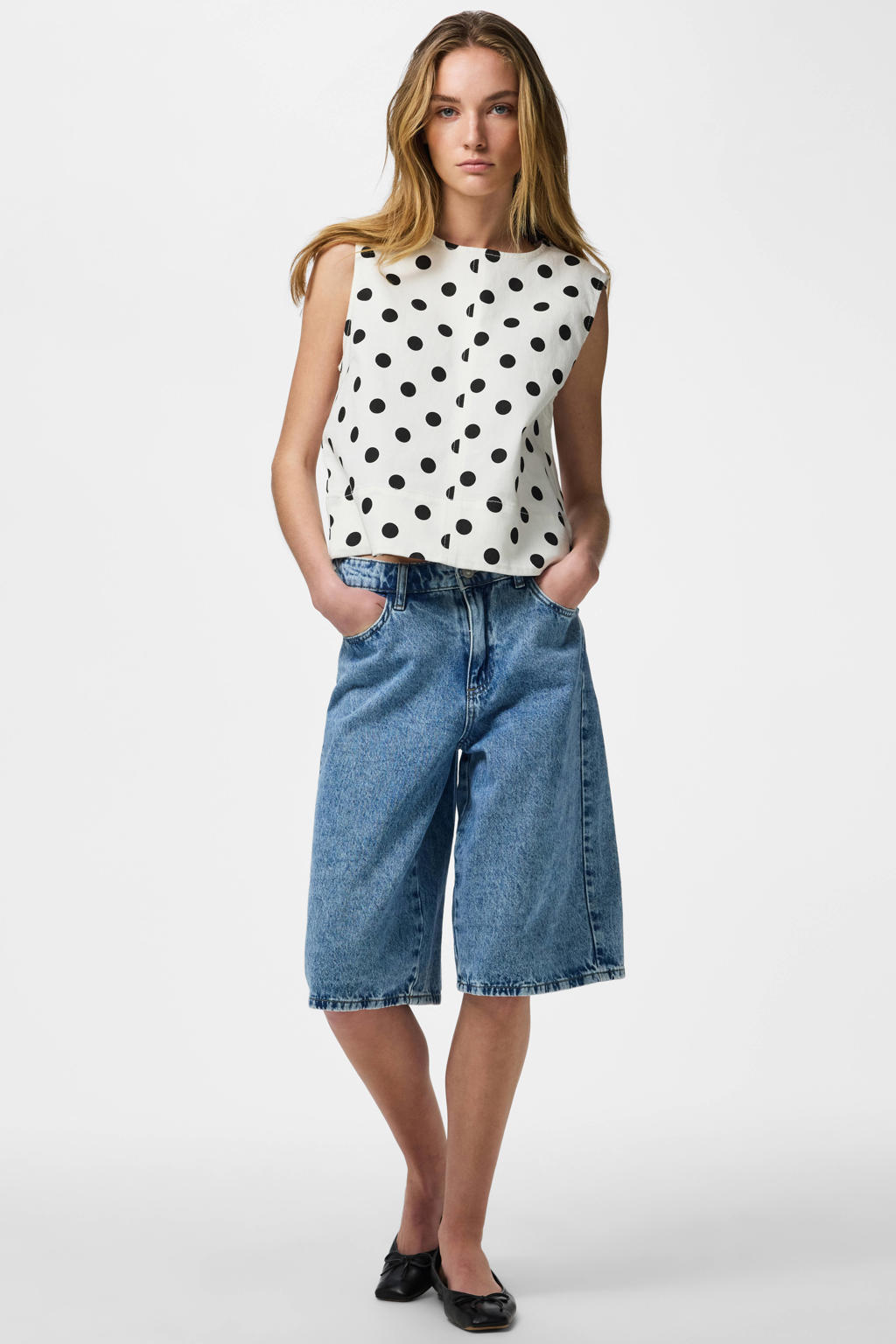 Ecru en zwarte dames PIECES top met stippenprint en ronde hals
