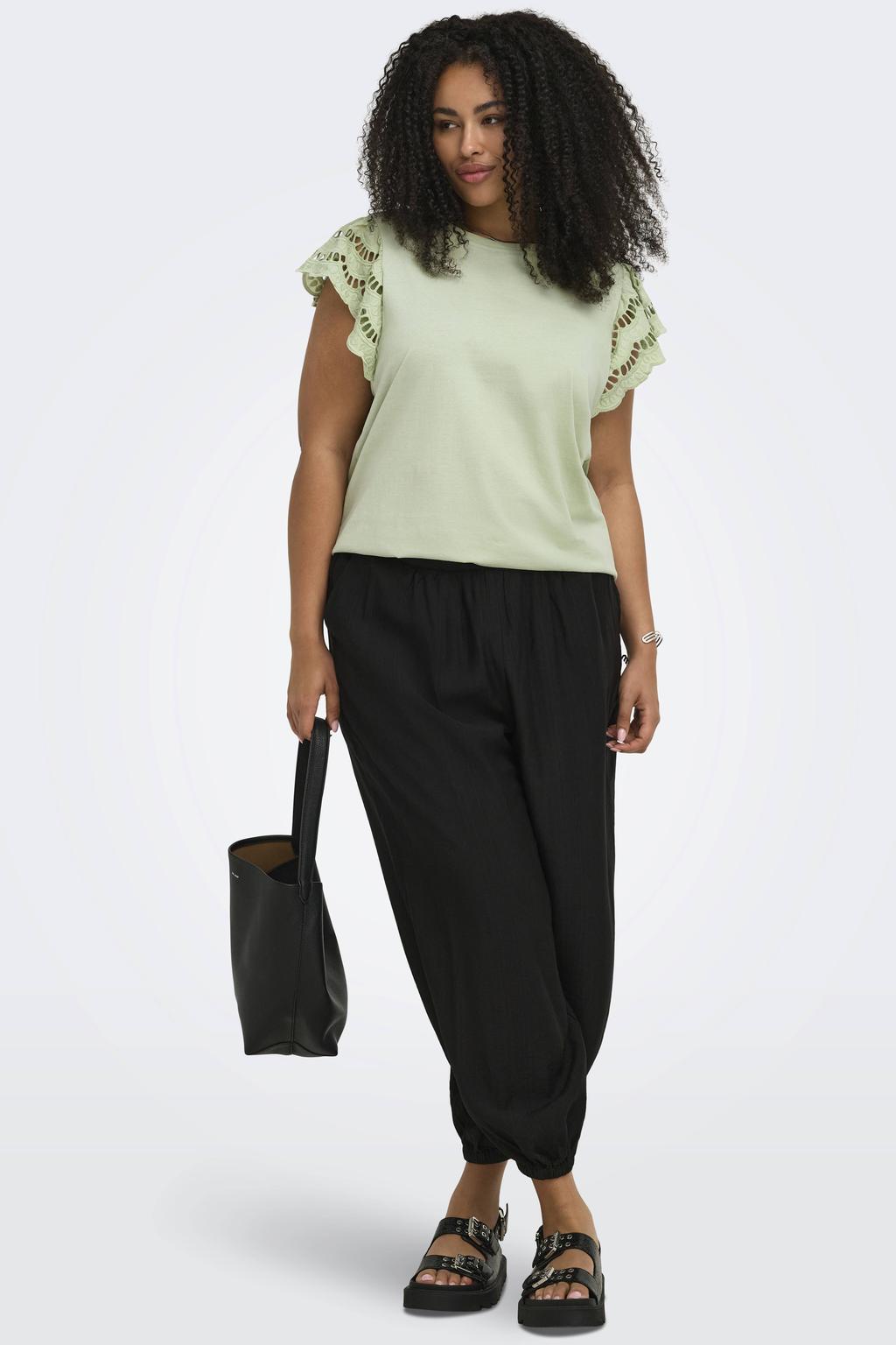 Lichtgroene dames ONLY CARMAKOMA top broderie met effen, korte mouwen en ronde hals