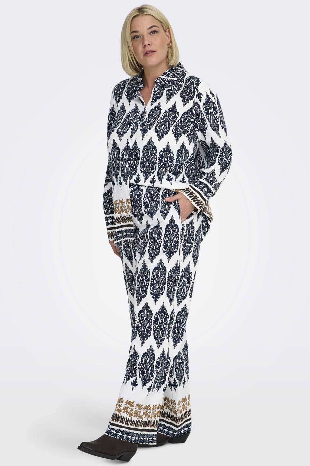 Donkerblauwe dames ONLY CARMAKOMA blouse van viscose met lange mouwen, klassieke kraag en knoopsluiting
