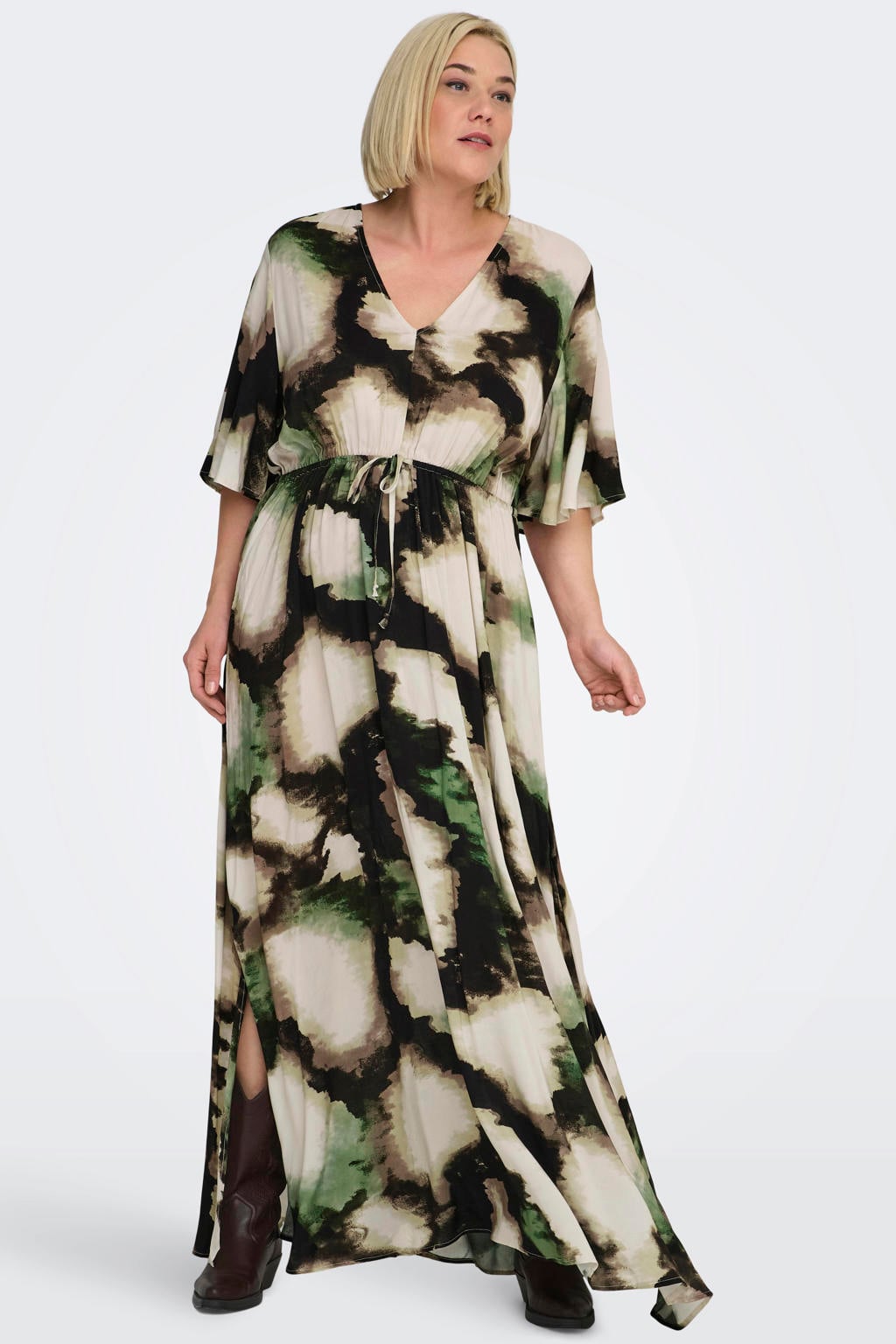 Groene dames ONLY CARMAKOMA mini jurk plooien camouflage van viscose met half lange mouwen, V-hals en trekkoorden