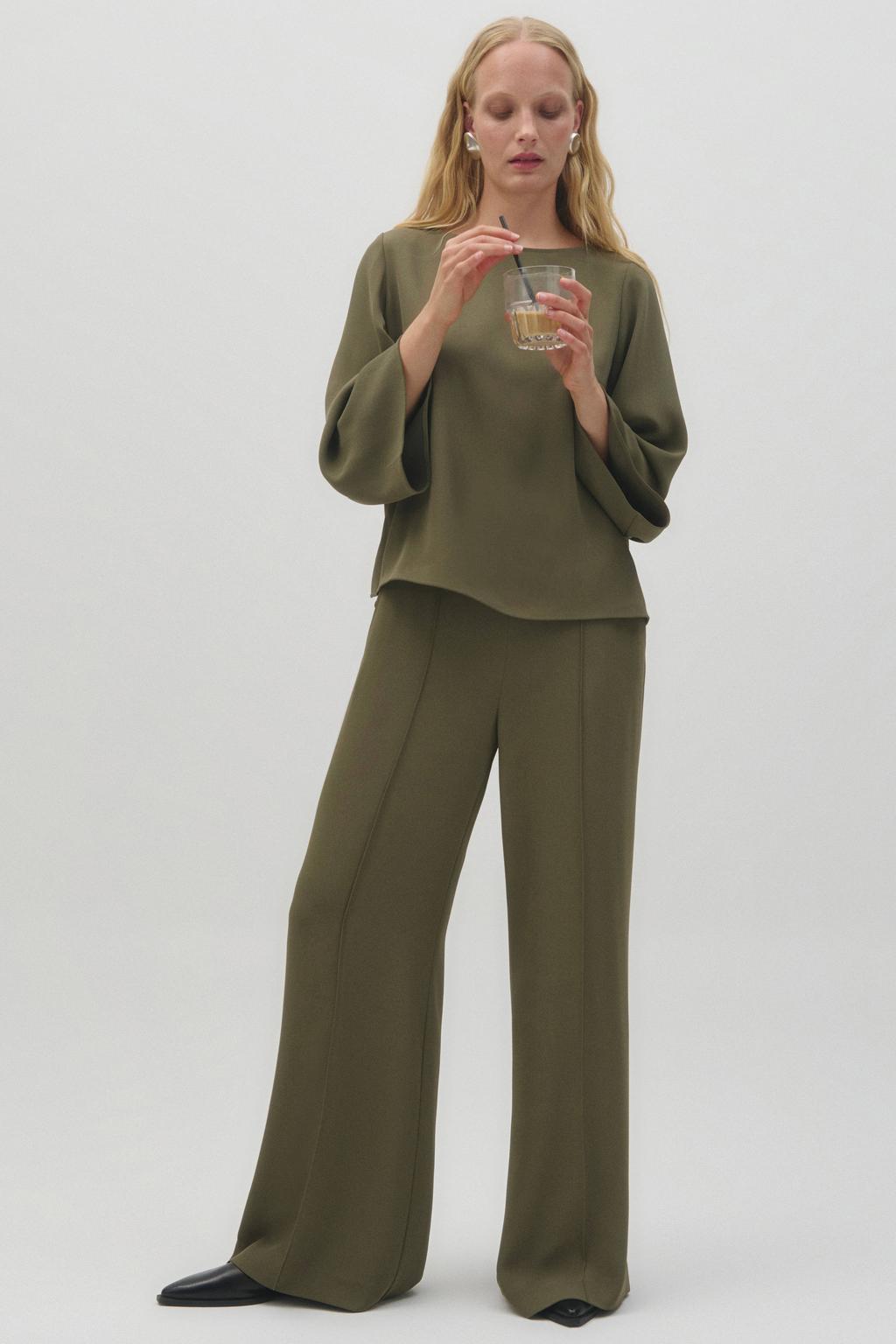 Donkergroene dames comma regular waist broek van katoen met loose fit, elastische tailleband en effen