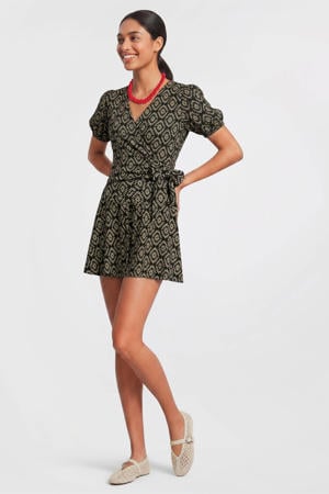 crinkle short met all-overprint