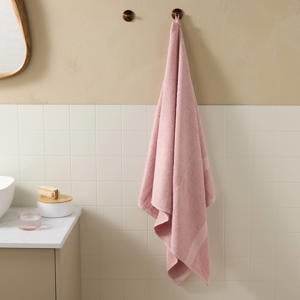 handdoek lichtroze basic (140x70 cm)