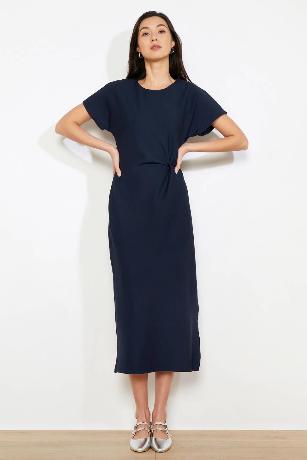 Donkerblauwe dames LOLALIZA midi jurk van polyester met effen, korte mouwen, ronde hals, knoopsluiting en knoopdetail