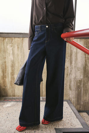 flared jeans dark blue denim