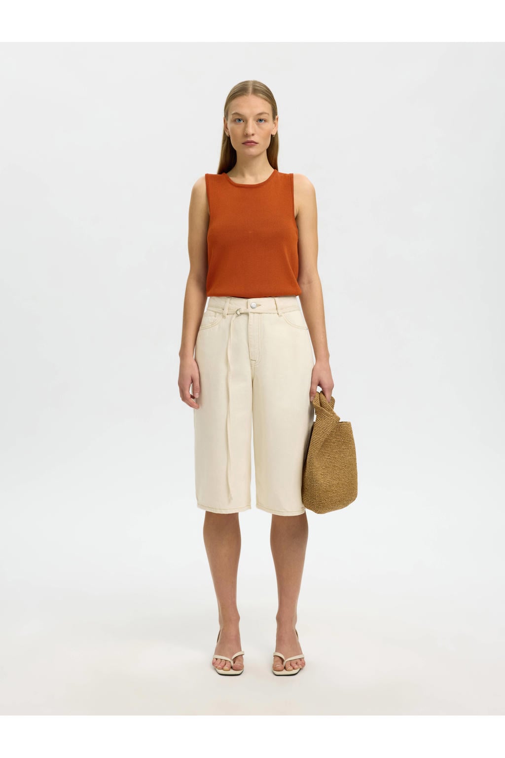 Terracottakleurige dames Selected top gebreid van viscose met effen en ronde hals