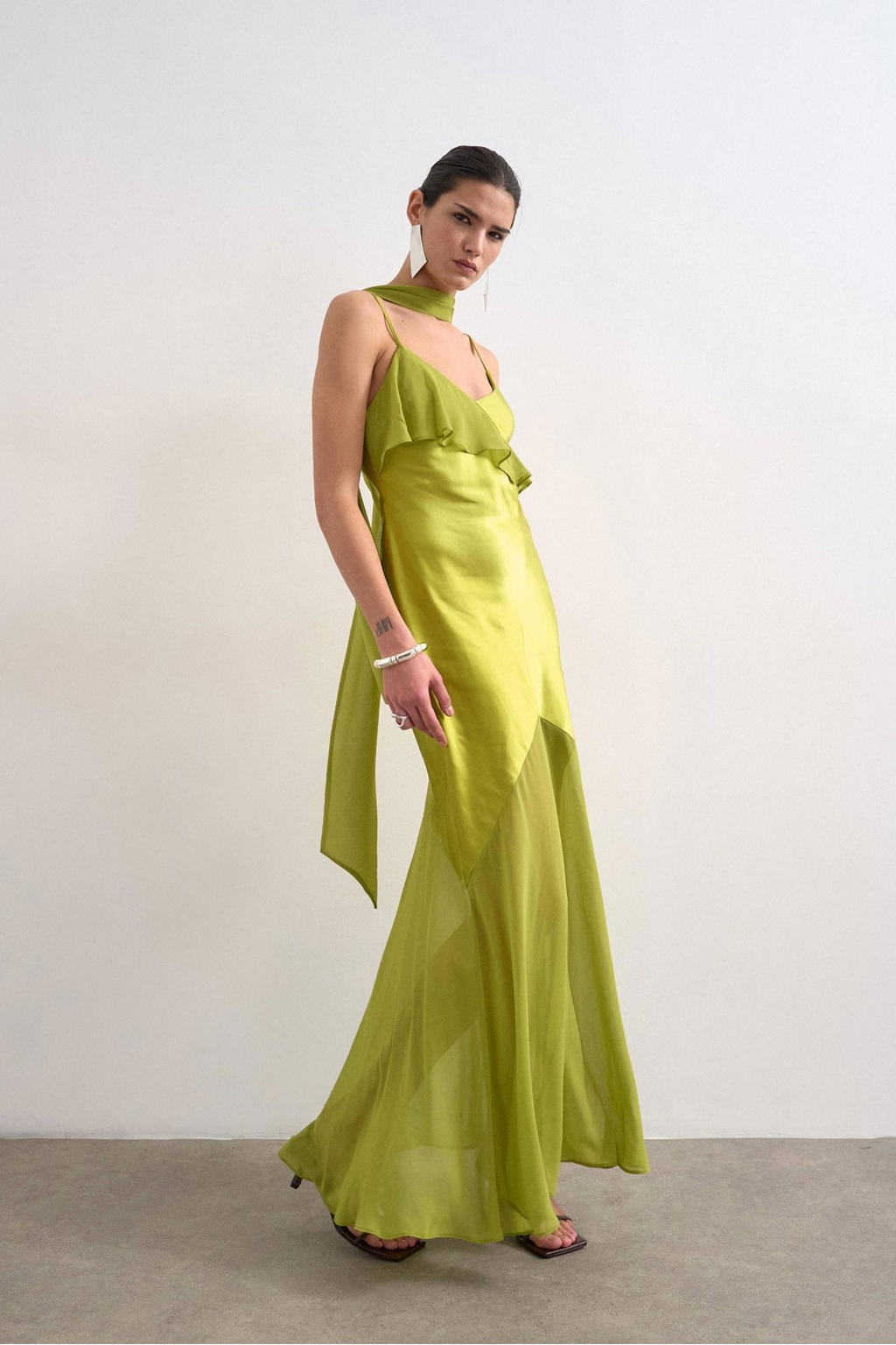 Groene dames TOPSHOP satijnen A-lijn jurk met effen, spaghettibandjes, sjaalkraag, blinde ritssluiting en semi-transparante details