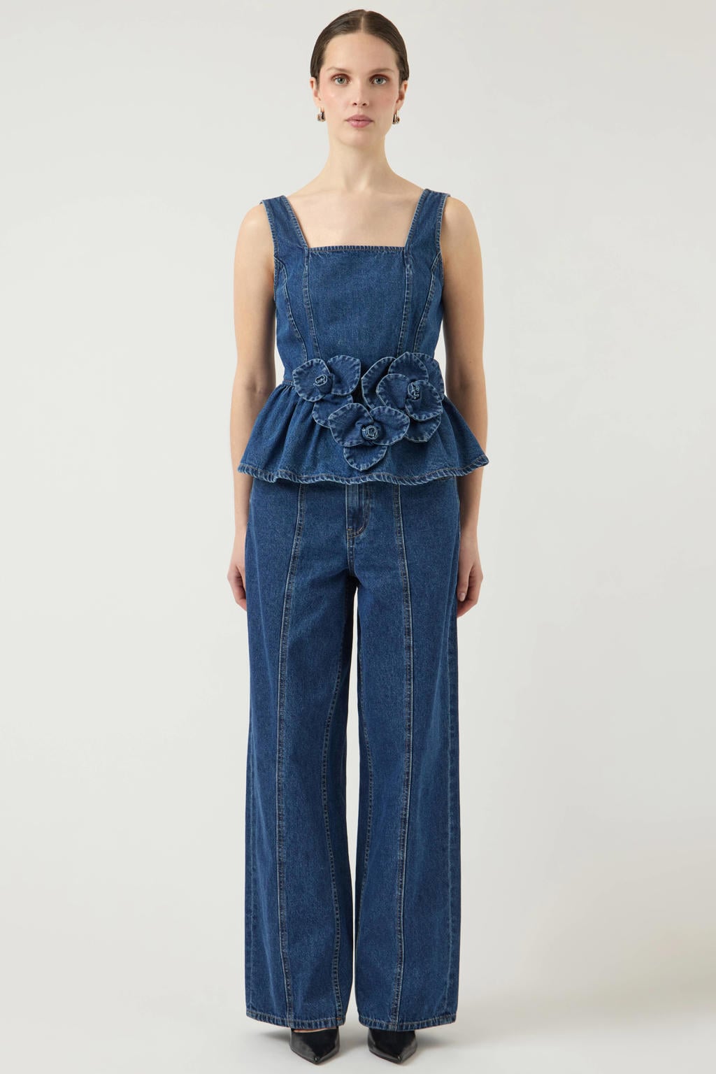 Medium blue denim dames YAS peplum top van denim met effen, ronde hals en 3D applicatie