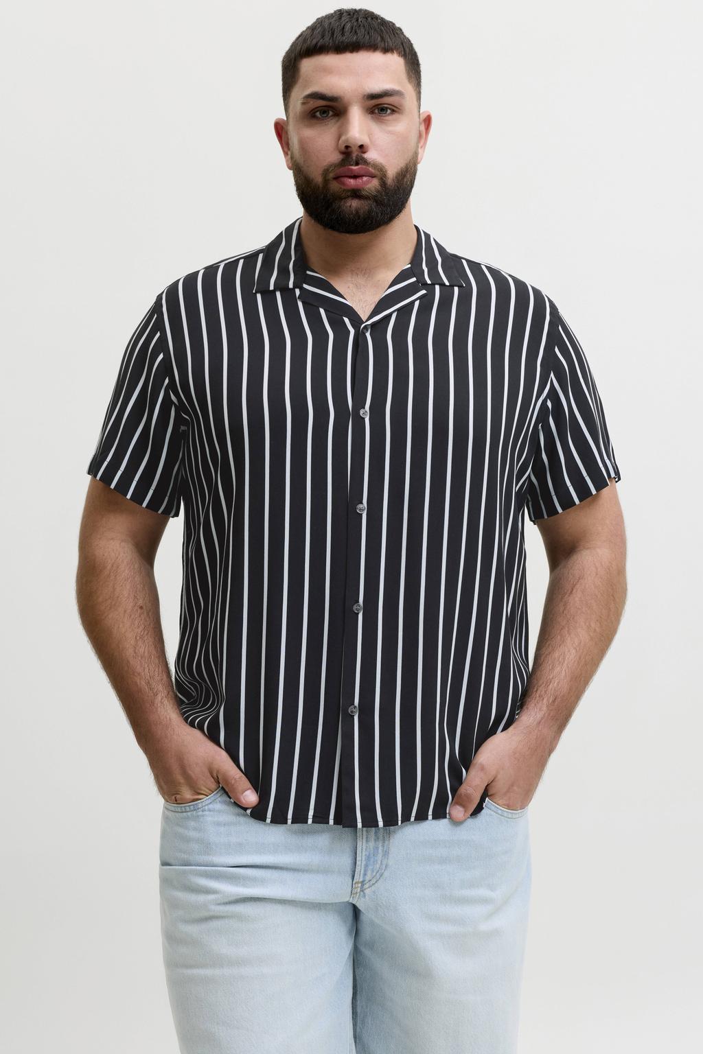 Zwarte heren JACK & JONES PLUS SIZE regular gestreepte casual overhemd gebreid Plus Size van viscose met korte mouwen, reverskraag en knoopsluiting
