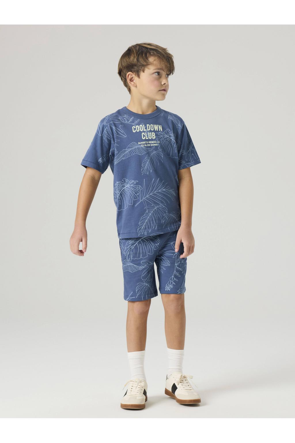 Blauwe jongens NAME IT KIDS regular sweatshort met elastische tailleband met koord en bladprint