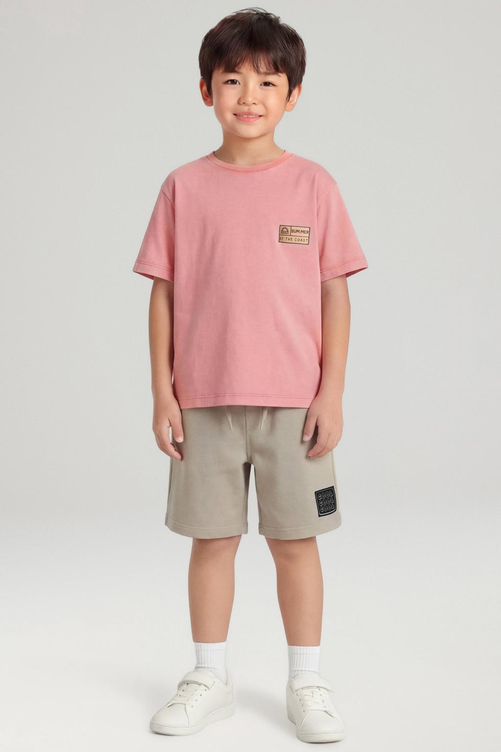 Zandkleurige jongens NAME IT KIDS regular sweatshort met elastische tailleband met koord en printopdruk