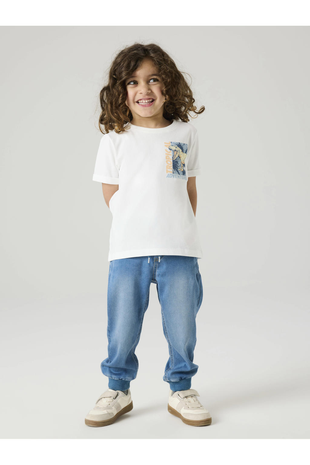 Witte jongens NAME IT MINI T-shirt van stretchkatoen met printopdruk, korte mouwen en ronde hals