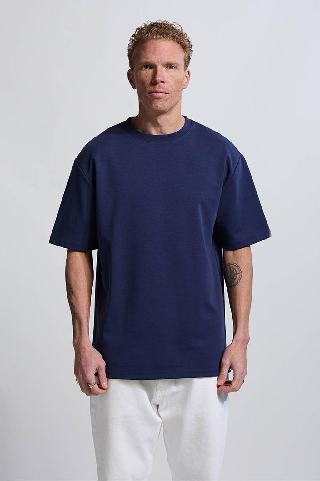 Donkerblauwe heren Vänner relaxed T-shirt van katoen met backprint, korte mouwen en ronde hals