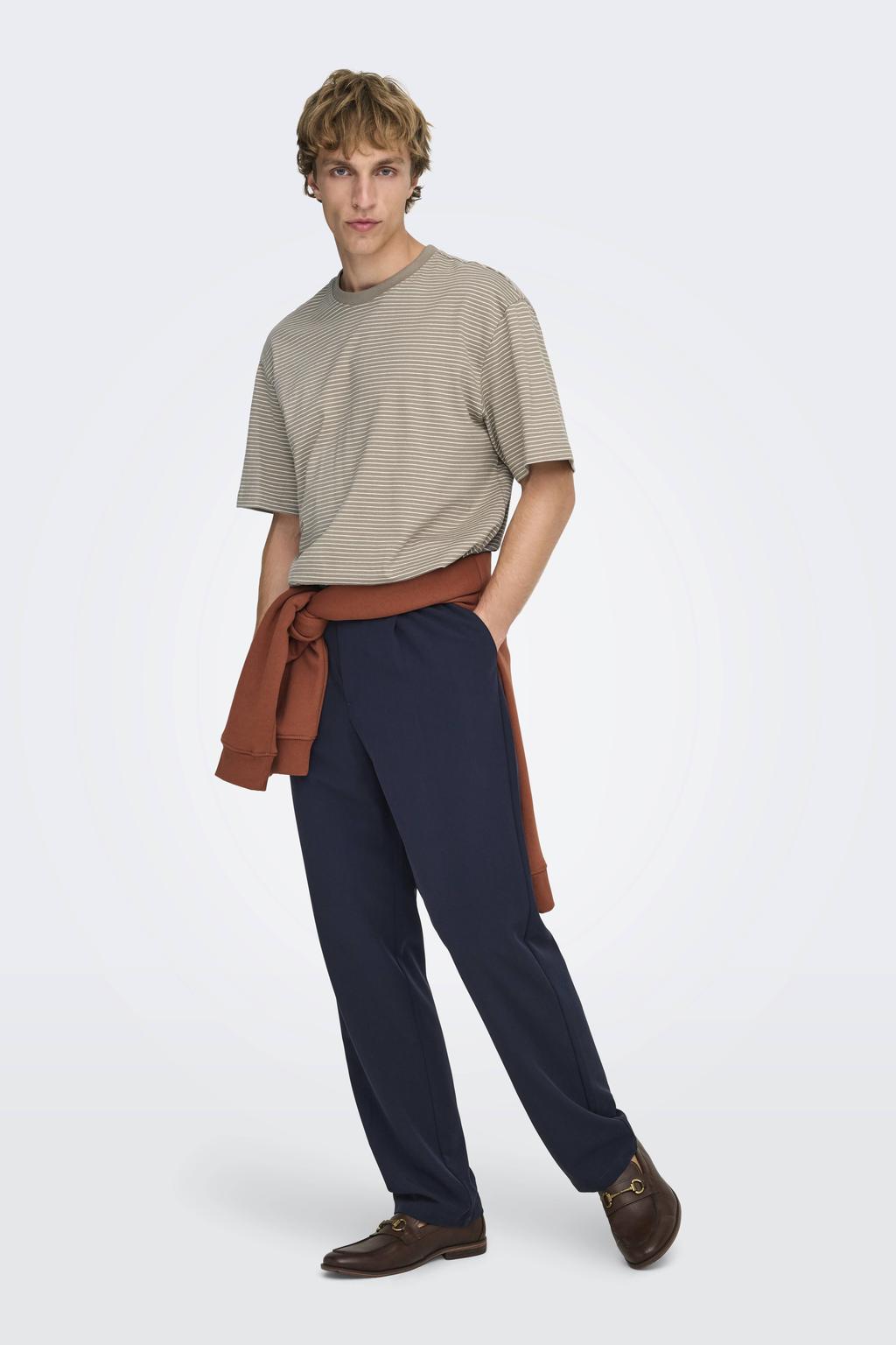 Taupe heren ONLY & SONS relaxed gestreepte T-shirt van katoen met korte mouwen en ronde hals