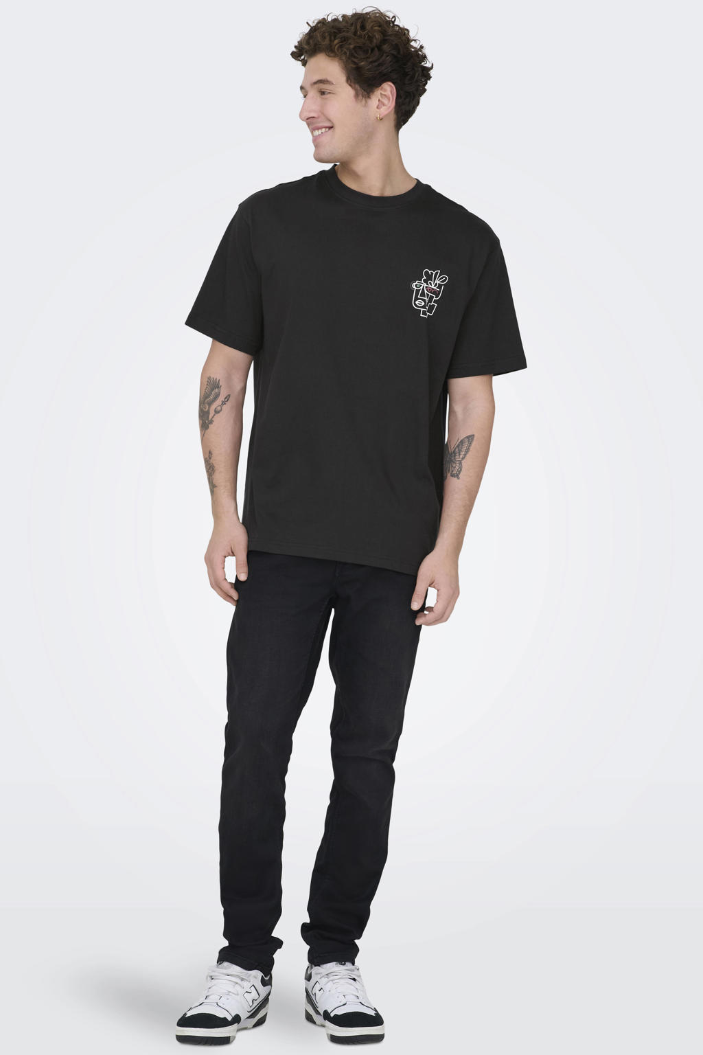 Zwarte heren ONLY & SONS relaxed T-shirt van katoen met backprint, korte mouwen en ronde hals