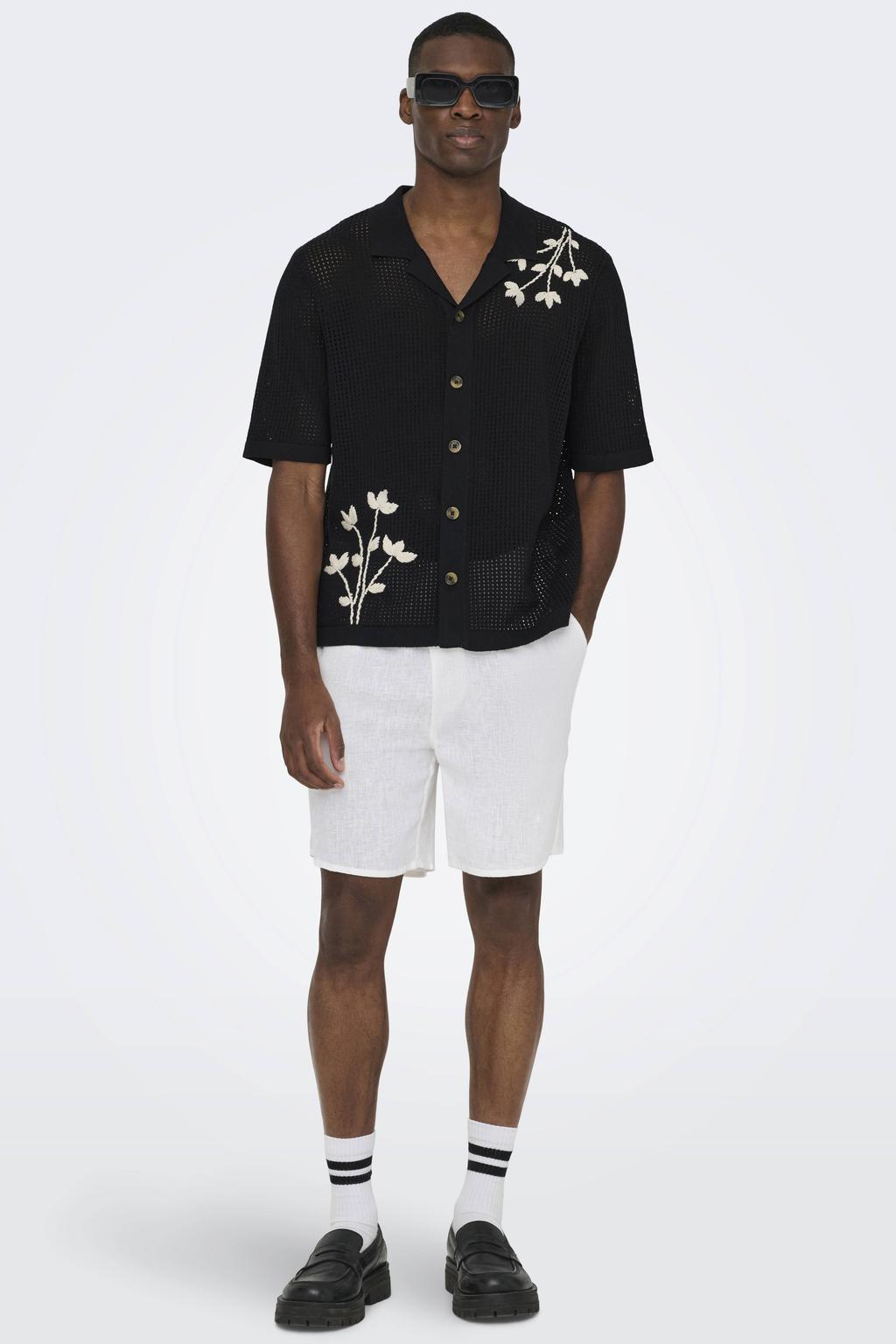 Zwarte heren ONLY & SONS loose casual overhemd gebreid van katoen met printopdruk, korte mouwen, reverskraag en knoopsluiting
