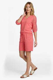 thumbnail: Koraalrode dames CS the Label straight regular waist bermuda short van rayon met elastische tailleband met koord en effen