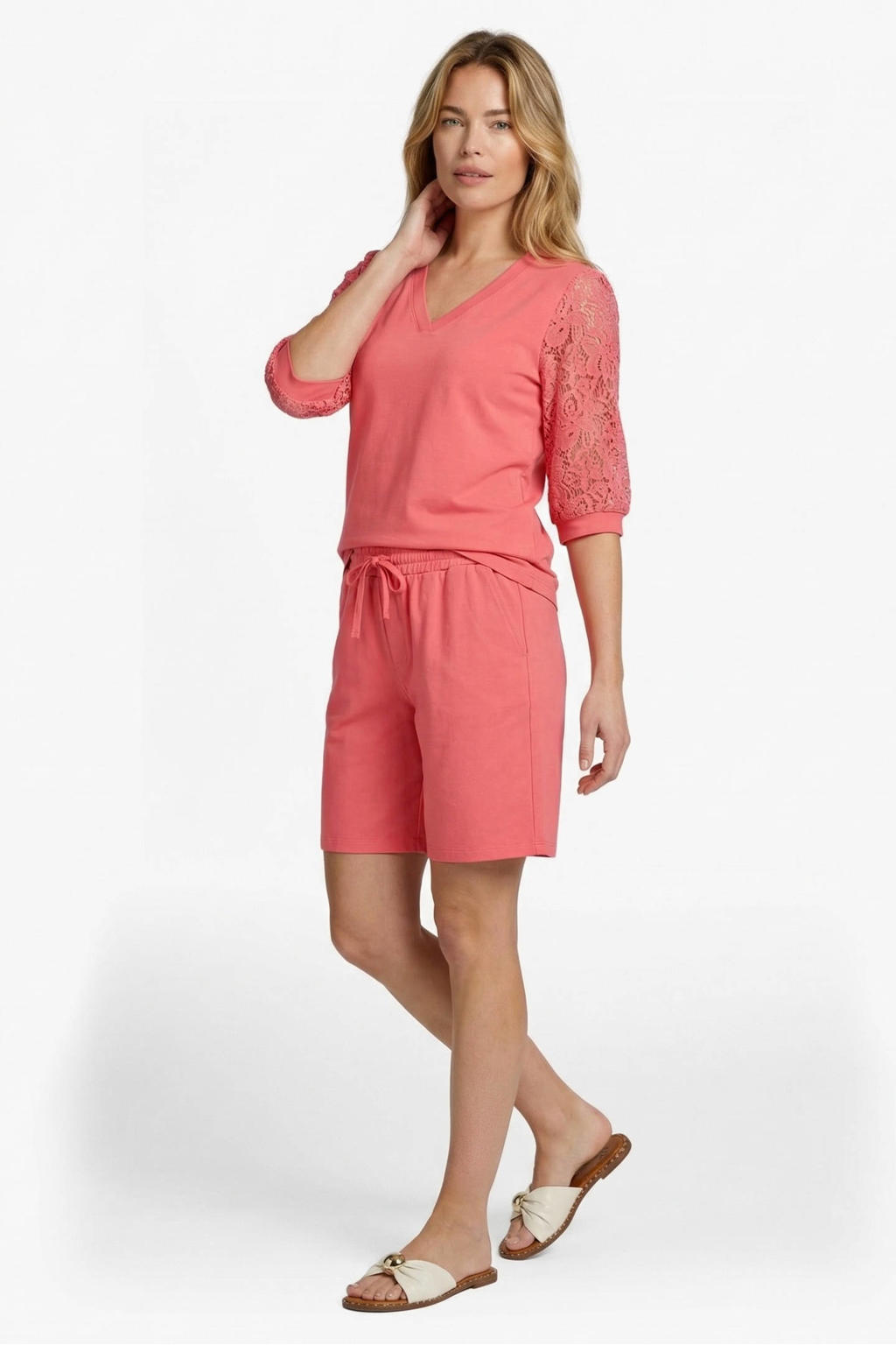 Koraalrode dames CS the Label straight regular waist bermuda short van rayon met elastische tailleband met koord en effen