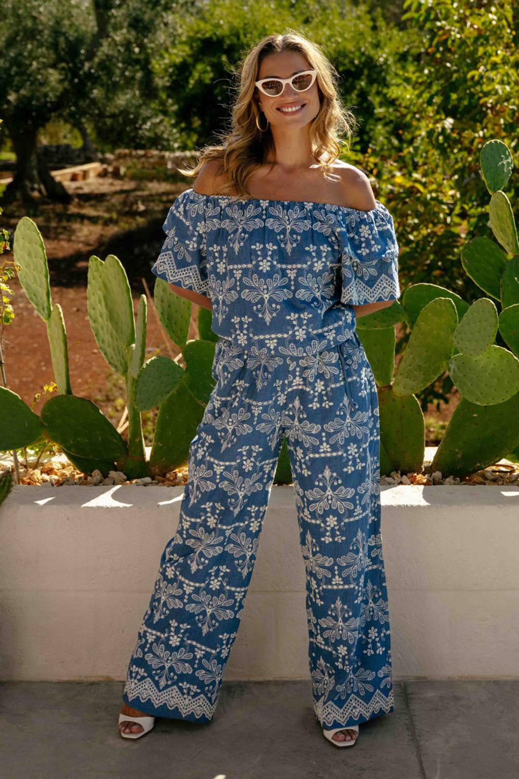 Medium blue denim, medium blue en witte dames G-maxx top broderie van polyester met effen, korte mouwen en off shoulder hals