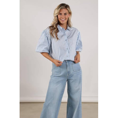 NUKUS gestreepte blouse lichtblauw afbeelding