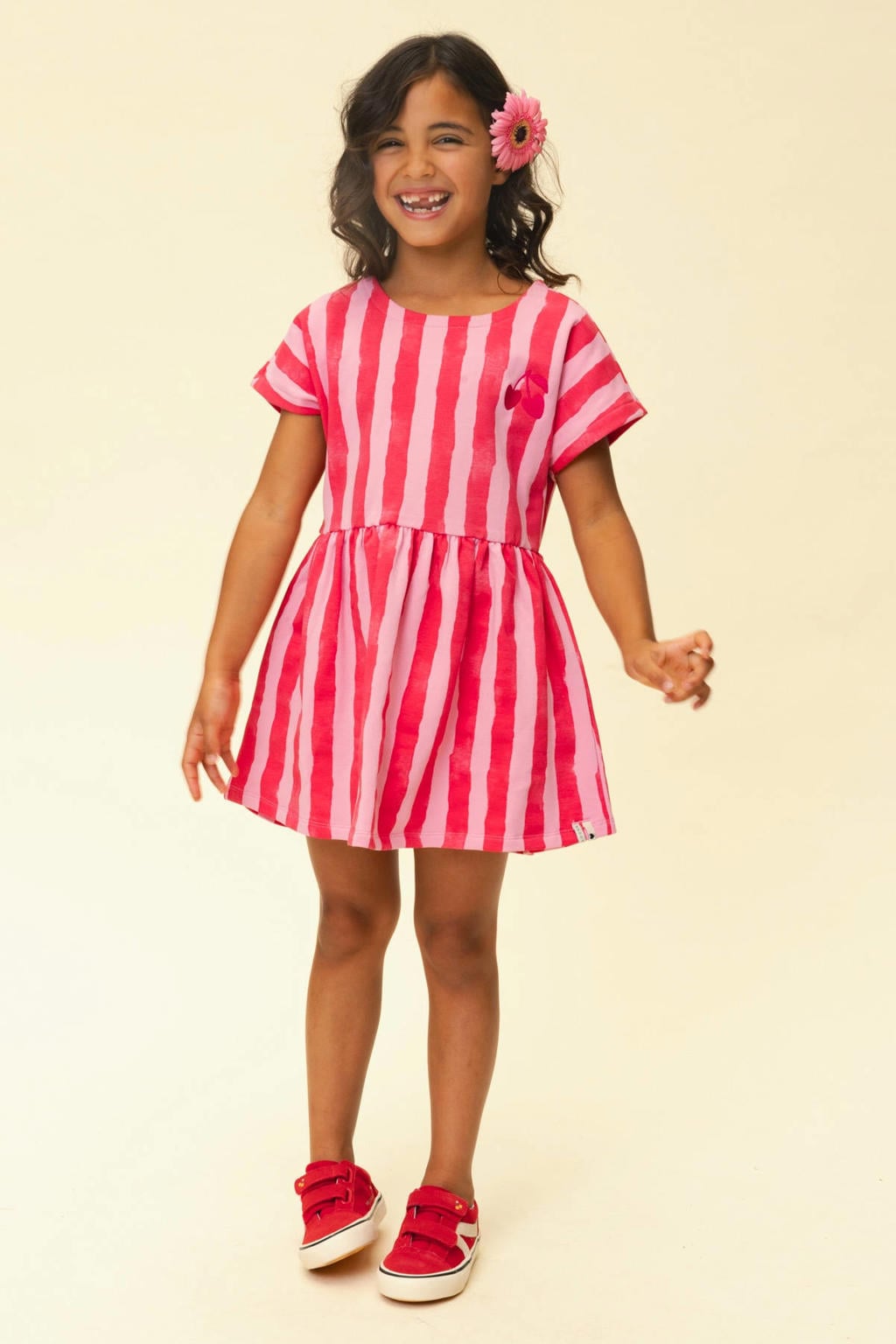 Roze en rode meisjes LOOXS little gestreepte sweatjurk van stretchkatoen met korte mouwen, ronde hals en elastische boord