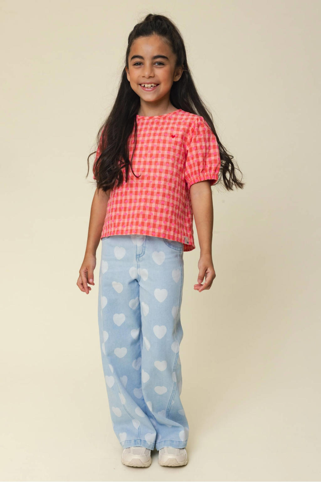 Light blue denim meisjes LOOXS little wide leg jeans van denim met rits- en knoopsluiting en hartjesprint