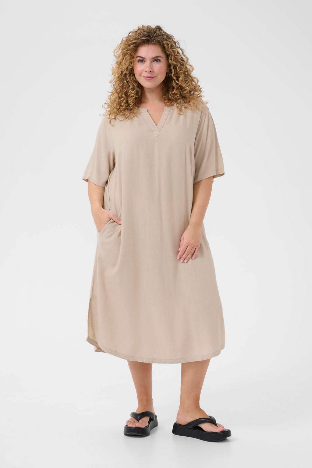 Beige dames Kaffe Curve zomerjurk van viscose met effen, half lange mouwen, V-hals en split