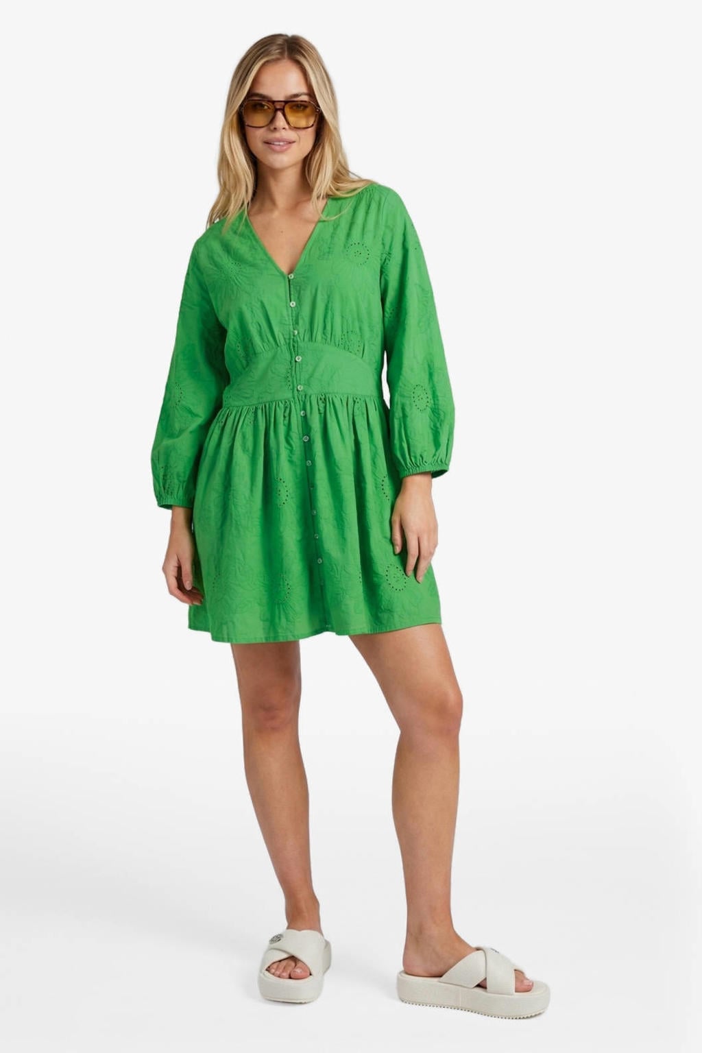 Groene dames FLURESK korte jurk broderie van katoen met effen, lange mouwen, V-hals en knoopsluiting
